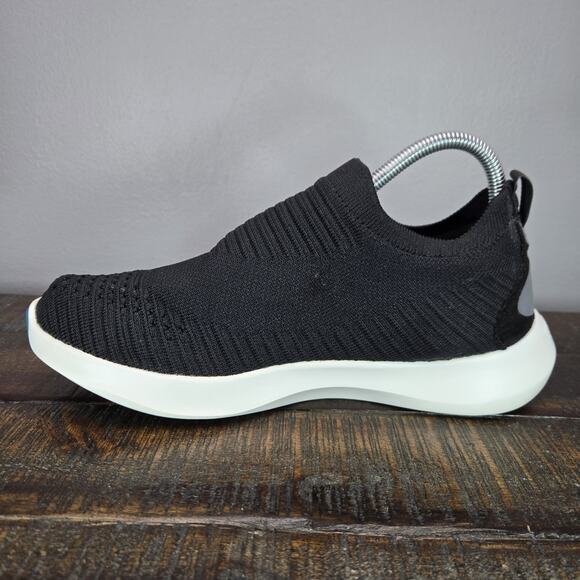 Athletic_Shoes